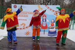 В Таврическом саду проводили зиму широкими масленичными гуляниями
