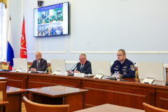 В Смольном на заседании Комиссии по предупреждению и ликвидации чрезвычайных ситуаций обсудили вопросы подготовки к предстоящему летнему сезону