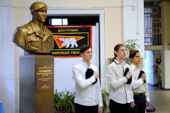 В Петербургской школе установили памятник Герою России Владимиру Таташвили