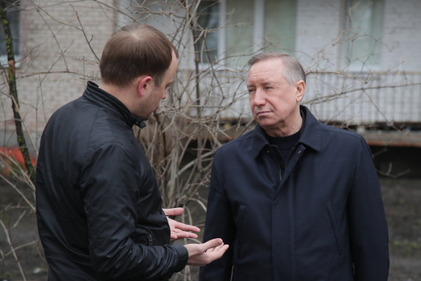 Александр Беглов провел рабочее совещание на месте восстановительных работ в домах на Пискаревском проспекте