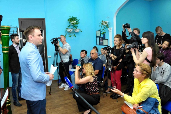 Пресс-тур на производство отечественных струнных музыкальных инструментов