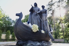 В Петербурге открыли памятник Петру и Февронии Муромским