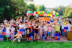 Праздничная программа "В поисках знаний"