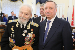 Александр Беглов вручил ветеранам медали «75 лет Победы в Великой Отечественной войне 1941-1945 гг.»