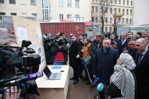 Осмотр хода ремонта библиотеки имени Маяковского