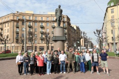 У Нарвских триумфальных ворот состоялся торжественный митинг в честь защитников Отечества всех времён