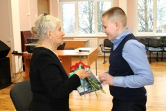 В дни памятных мероприятий по случаю 76-летия со дня полного снятия блокады Ленинграда сотрудники полиции провели встречи школьников с ветеранами