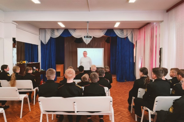 В преддверии Всемирного дня гражданской обороны для кадетов школы № 290 Красносельского района проведено тематическое занятие