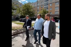 Глава администрации Пушкинского района Андрей Чапуров проверил ход работ по благоустройству муниципальных образований, побывав сразу в трёх муниципалитетах: Пушкин, Шушары и Павловск