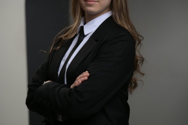 Юлия Ильюнина, выпускница 11 «А» класса школы № 518, получила 100 баллов по русскому языку
