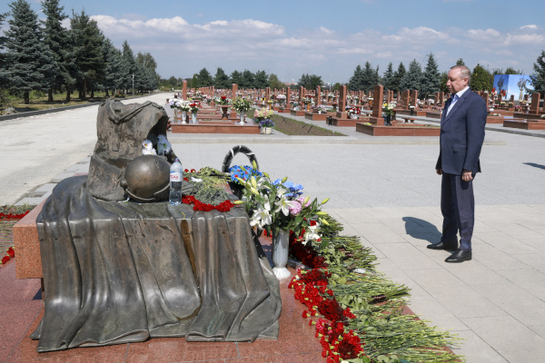 Александр Беглов посетил сегодня, 4 сентября, Мемориальное кладбище «Город ангелов» в Беслане