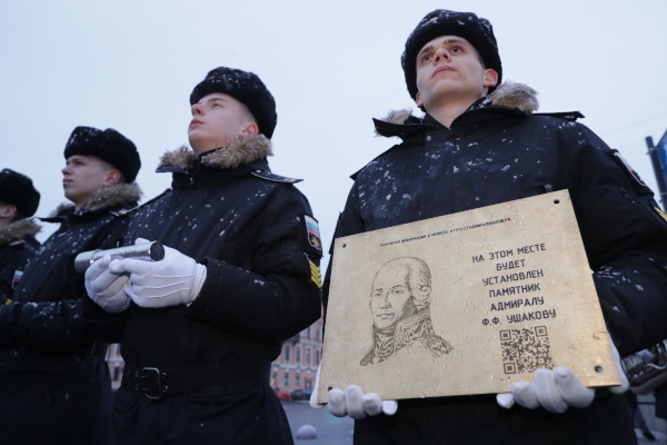 На Площади Труда установлен закладной камень на месте будущего памятника адмиралу Федору Ушакову