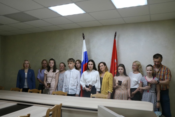 В администрации Красносельского района состоялось торжественное вручение паспортов