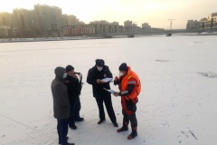 Cпасатели патрулируют Финский залив: рыбаки получили первые протоколы