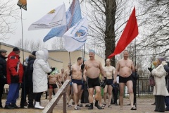 Моржи посвятили заплыв Дню Ленинградской победы