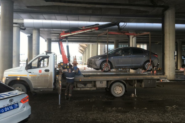 Рейд по выявлению нелегальных таксистов проведен в Пулково