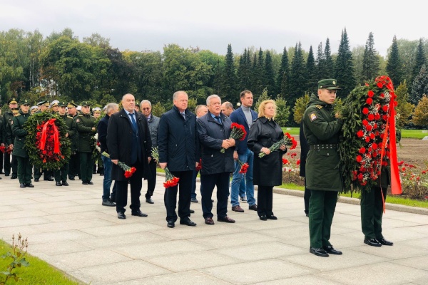 Делегация Общественной палаты почтила память жертв блокады Ленинграда