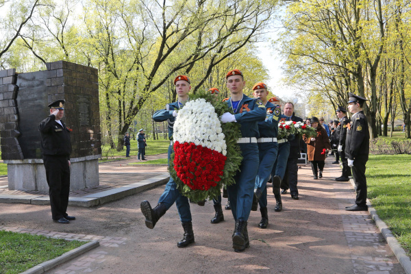 В Московском парке Победы прошла торжественно-траурная церемония