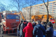 На улице Зины Портновой  АО «Теплосеть Санкт‑Петербурга» устраняет технологическое нарушение