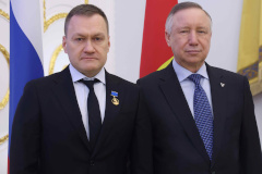 Александр Беглов наградил начальника ГУ МВД России по Санкт‑Петербургу и Ленинградской области Романа Плугина знаком отличия "За заслуги перед Санкт‑Петербургом"