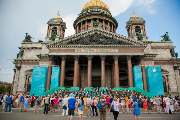 Выступление военного оркестра на Исаакиевской площади в рамках празднования Дня города - Дня основания Санкт‑Петербурга. 25 мая 2014 года