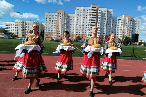 22 августа воспитанники отделения дневного пребывания детей социально-реабилитационного Центра для несовершеннолетних «Воспитательный дом» участвовали в районном празднике, посвященном Дню Государственного флага России, который прошел на стадионе ГБУ СШОР