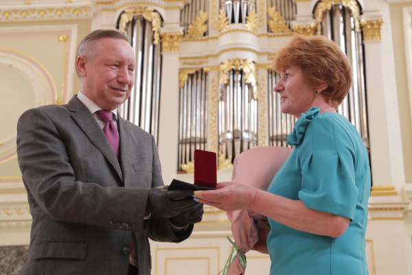Александр Беглов вручил награды реставраторам города