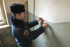 Сотрудники МЧС Фрунзенского района лично знакомят население с правилами пожаробезопасного поведения