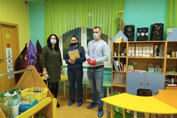 Пожарные проверили социальные объекты Пушкинского района