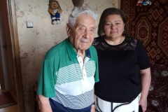 С 98-летием ветерана Великой Отечественной войны Льва Леонтьевича поздравила заместитель главы администрации Анна Куваева