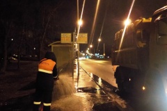 В Кировском районе продолжается комплексная уборка улично-дорожной сети
