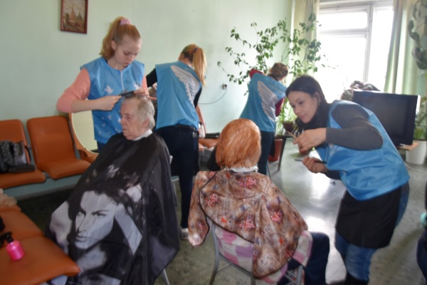 В Госпитале для ветеранов войн провели акцию «День красоты и Заботы» для ветеранов