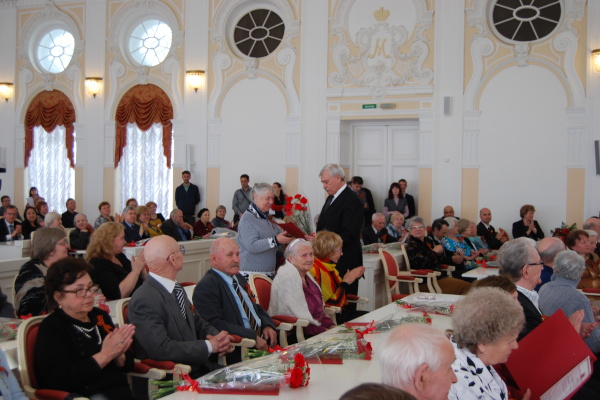 Девять семей ветеранов ВОВ Центрального района получили ключи от новых квартир