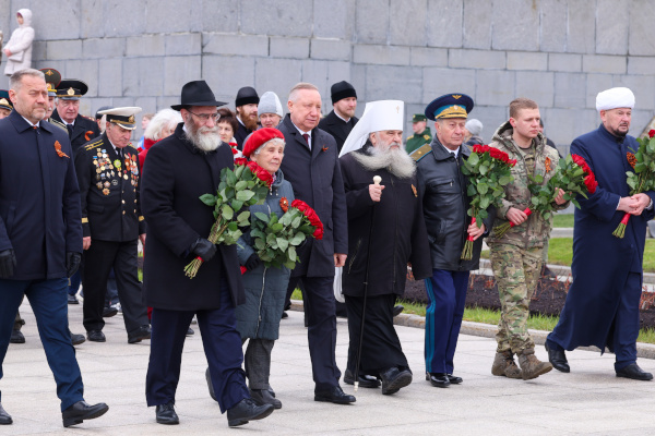 Торжественно-траурная церемония на Пискаревском мемориальном кладбище