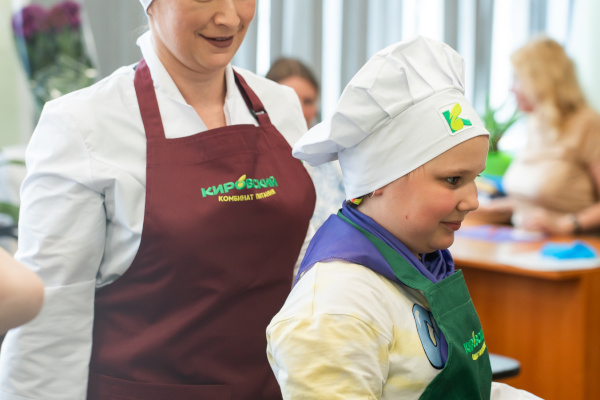 Мастер-класс по приготовлению пиццы в школьном лагере