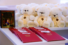 Александр Беглов вручил ветеранам боевых действий документы на новые квартиры