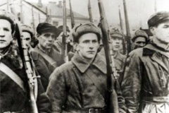 Артефакты героев Первой Кировской дивизии народного ополчения передадут в школьный музей
