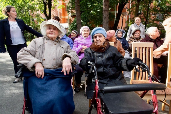 Дому-интернату ветеранов войны и труда № 2 - 60 лет