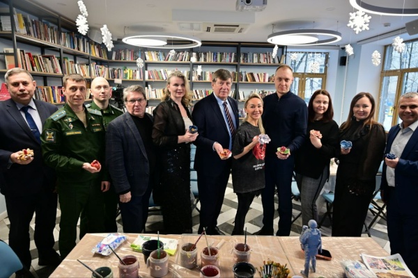 Жители Петроградского района создали «Цветы Победы» для города-побратима Мариуполя