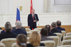 Александр Беглов вручил государственные награды