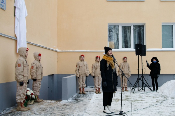 В Ломоносове торжественно открыли мемориальную доску Герою России Николаю Филину
