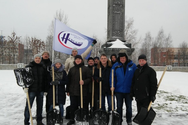 Активисты Молодежного совета Невского района приняли участие в уборке снега
