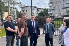 Рабочий объезд администрации Петродворцового района был посвящён ремонтным работам в образовательных учреждениях района