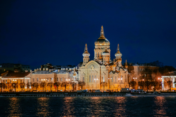 Петербургские спасатели обеспечивают безопасность крещенских купаний