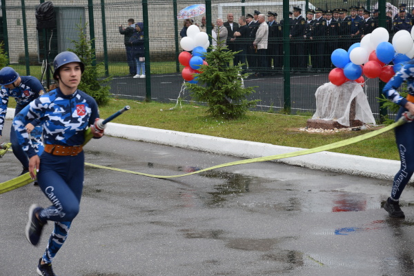 Юбилей противопожарной службы Санкт‑Петербурга отметили профессиональными соревнованиями