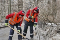 В Московском районе стартовал второй этап перехода на новую систему уборки дворов