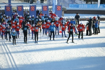 На старт «Лыжни России» в Приморском парке Победы вышли более 2 тысяч участников