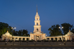 Лиговский проспект осветили фонари нового поколения