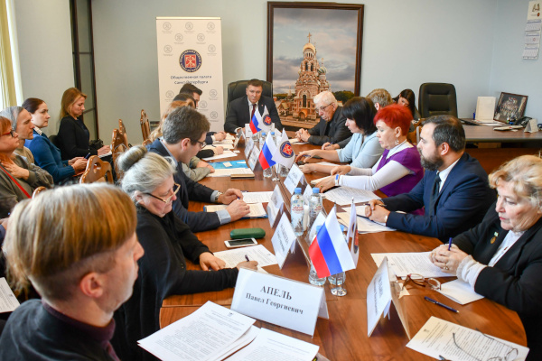 Круглый стол по общественному обсуждению взаимодействия Санкт‑Петербурга и Ленинградской области в сфере обращения с отходами