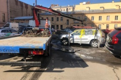 В Калининском продолжается работа по выявлению и вывозу автохлама